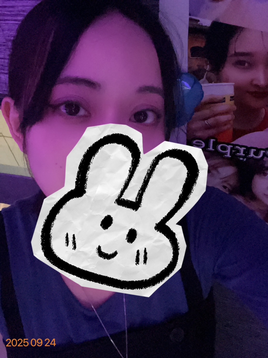 ポスターの横で🩶ゆう